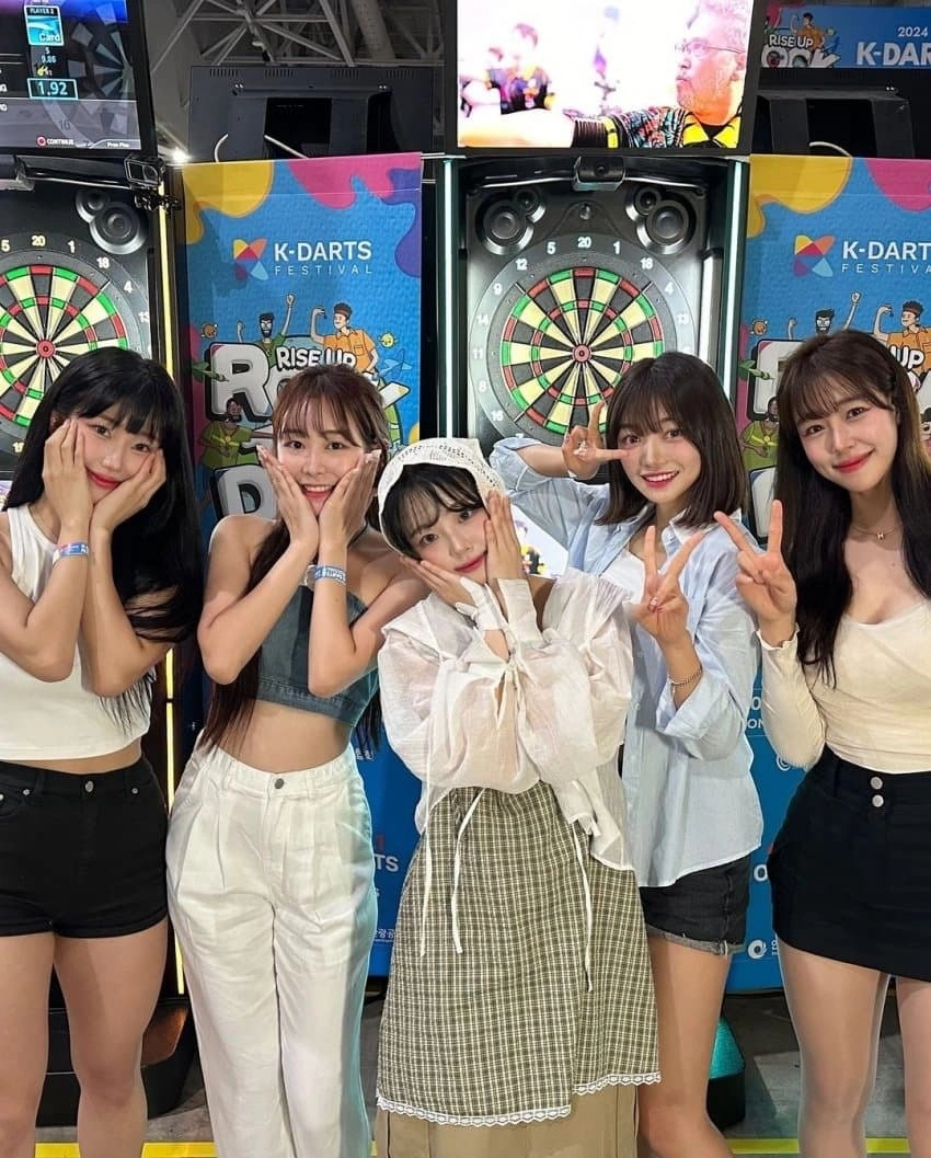 치어리더와 사진찍은 qwer 쵸단