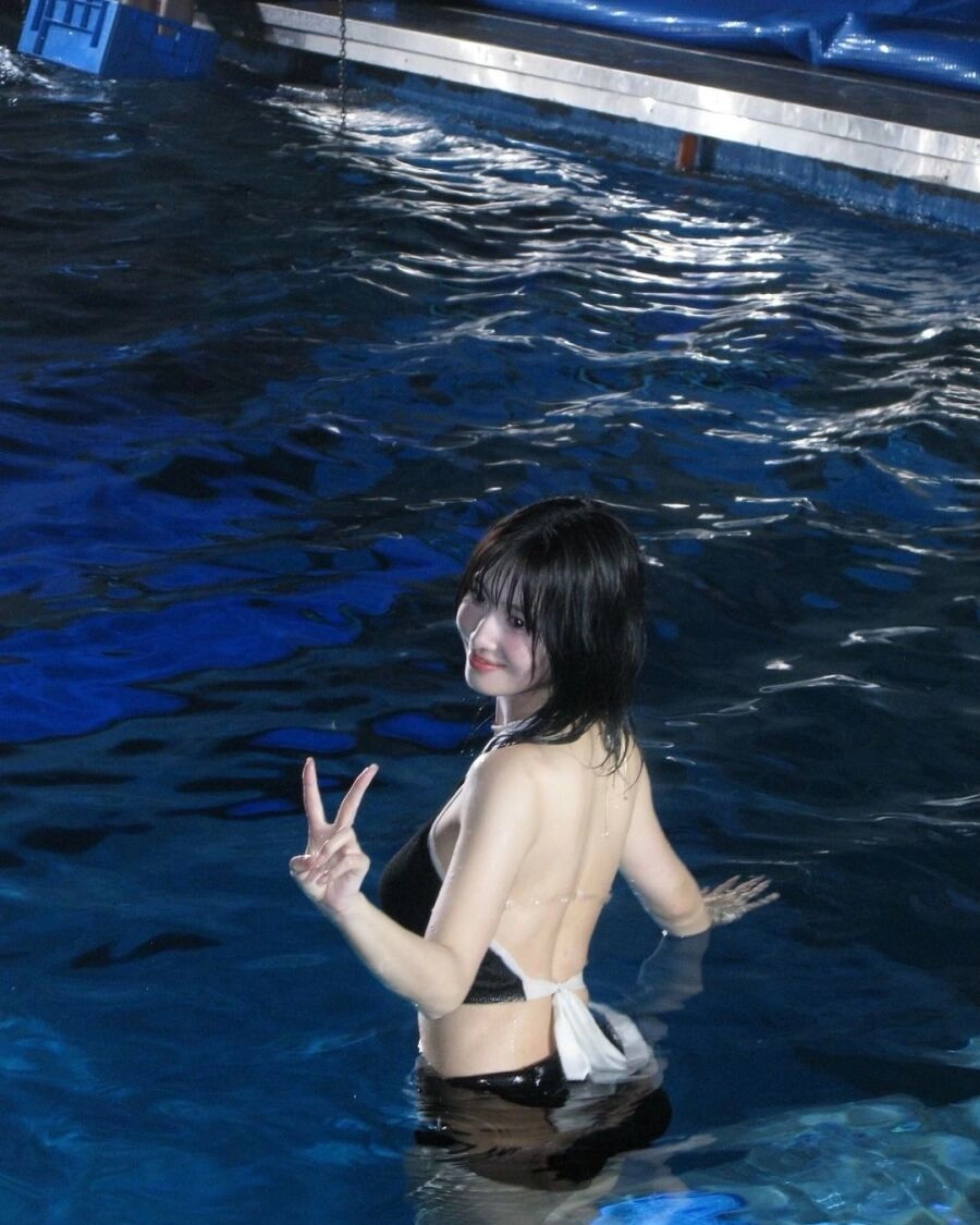모모 수영복 몸매