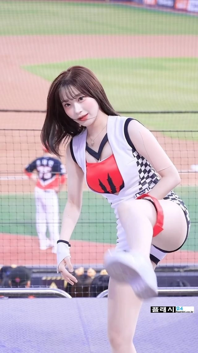 치어리더 이주은 핫팬츠 엉밑살 겨드랑이 노출