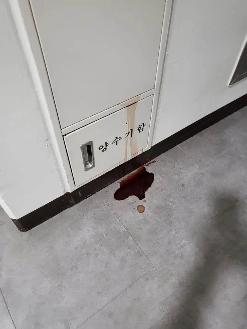 추석 명절 양수기함에서 흘러내리는 핏물 ㄷㄷ