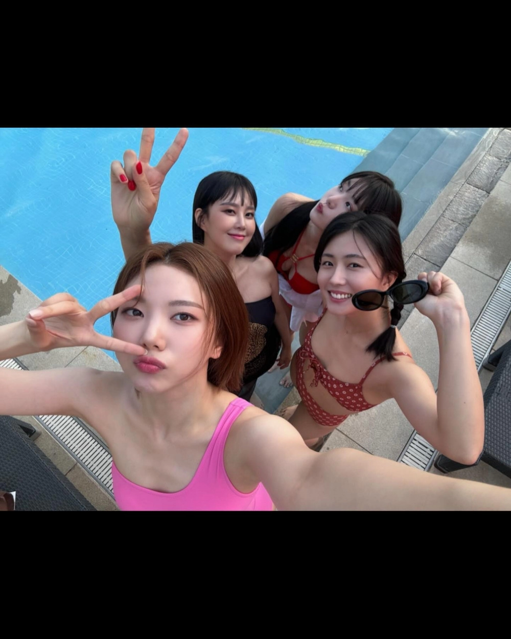 애프터스쿨 프듀48 이가은 핑크색 모노키니 수영복 아찔한 몸매