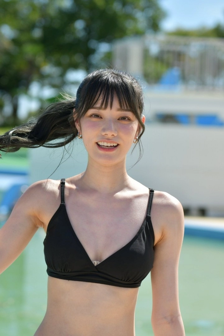 검정 비키니 입은 미야시타 레나 슴골