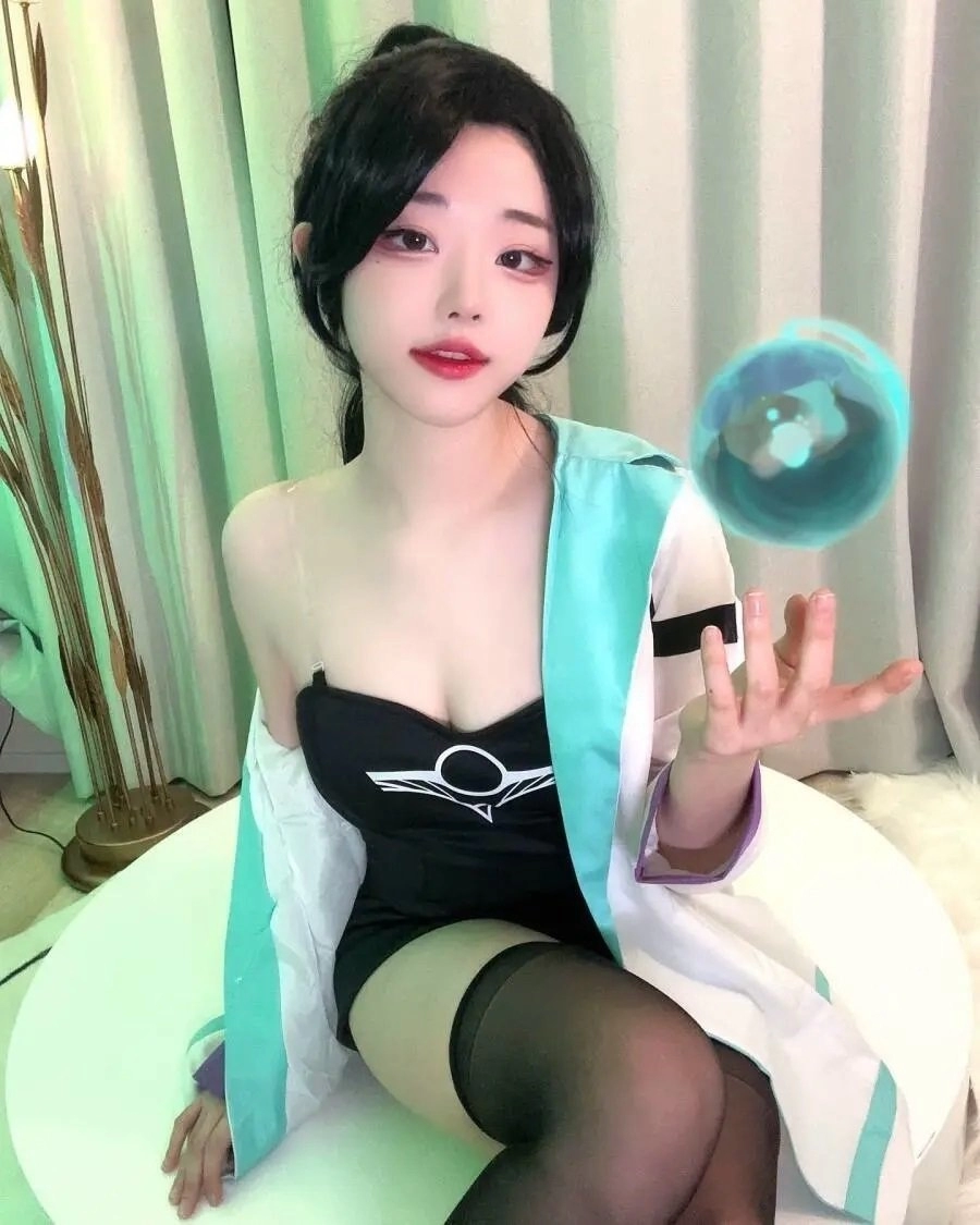 발로란트 캐릭터 코스프레한 QWER 마젠타 & 냥뇽녕냥 묵직한 미드 노출