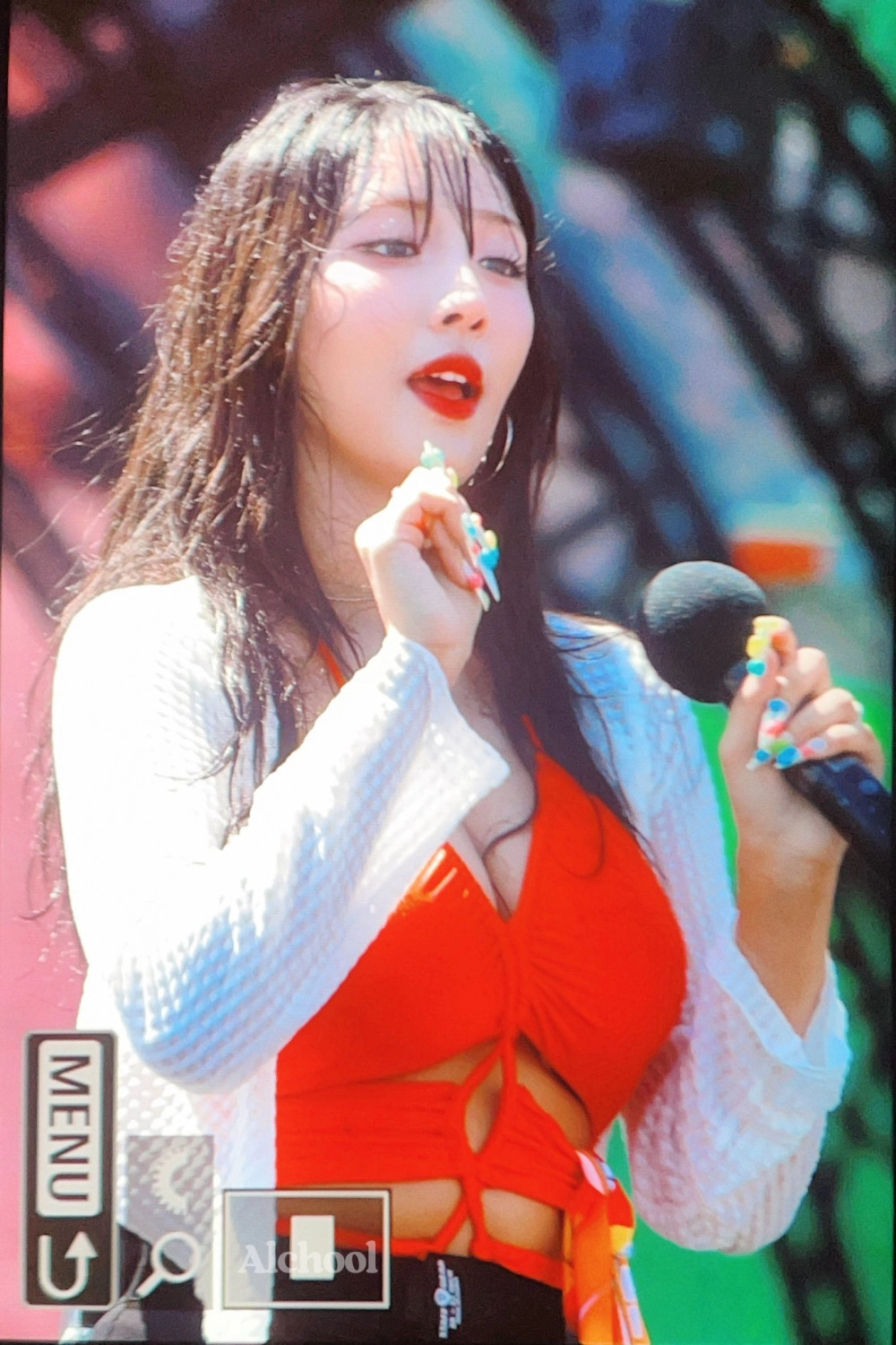 빨간 모노키니 출렁 가슴골 레전드 갱신 라잇썸 초원