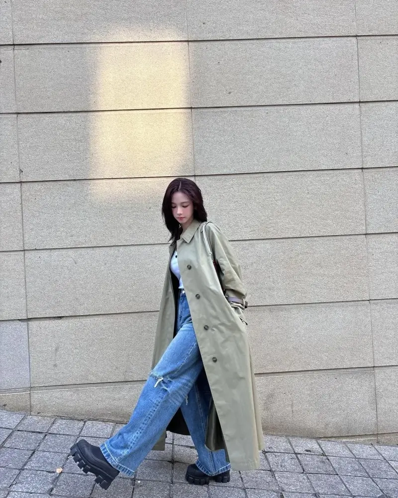 가을타는 카리나 야상사이 봉긋한 가슴
