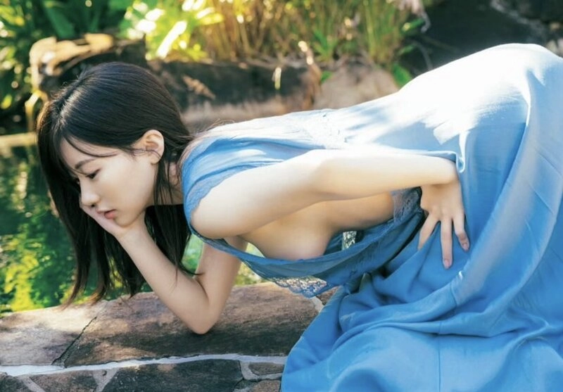 노브라에 파란 원피스만 입고 옆슴 노출