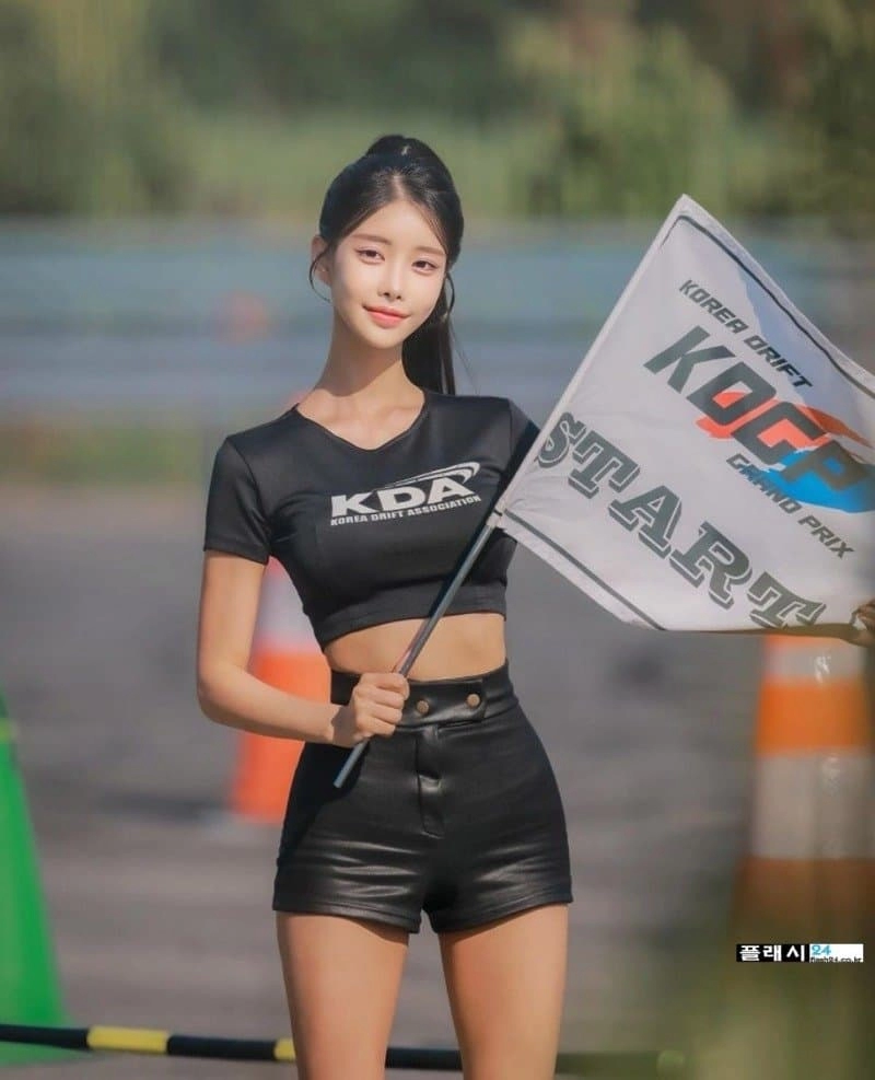 슬렌더 이지만 글래머 레이싱모델 이시아
