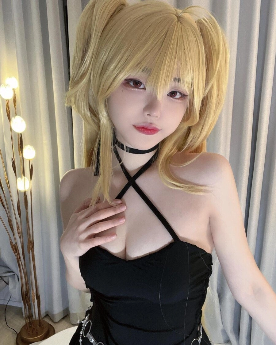 이정도로 컷나 싶은 qwer 히나 가슴골