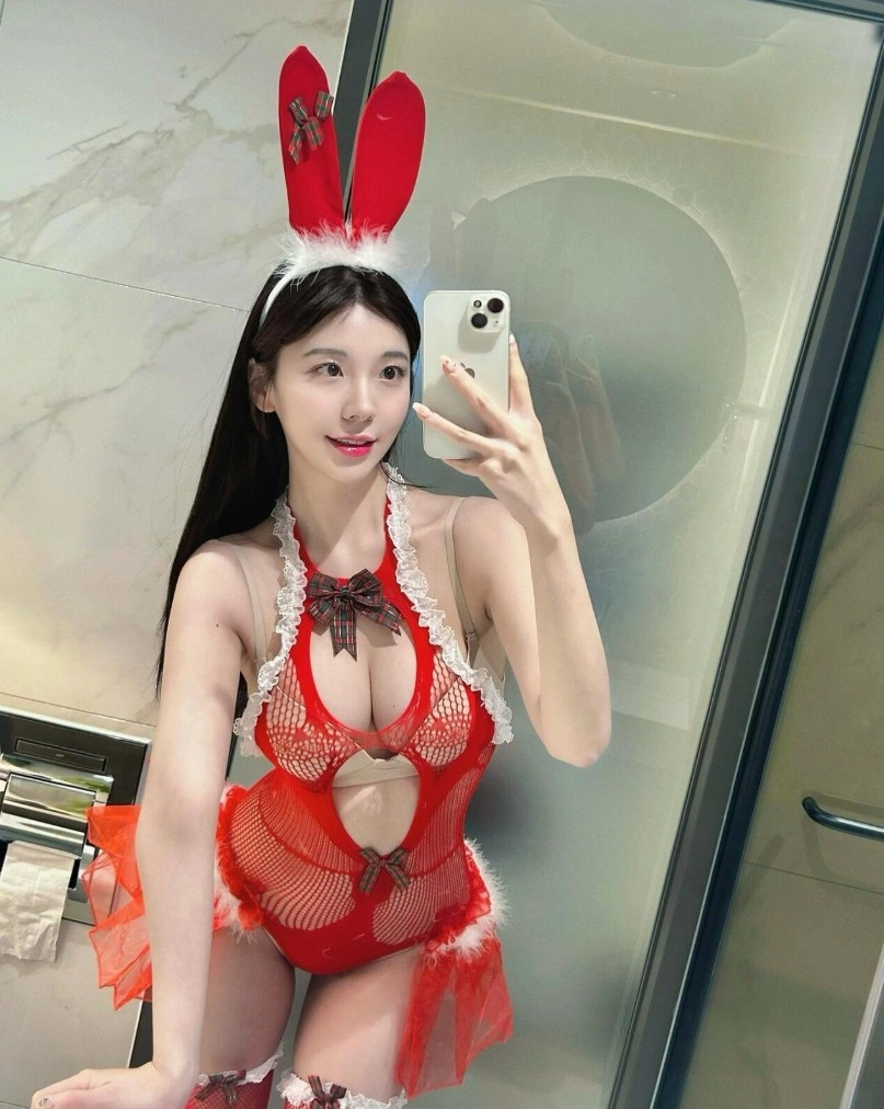 쏘블리 몸스타그램 깊은 슴골 드러낸 역대급 수위