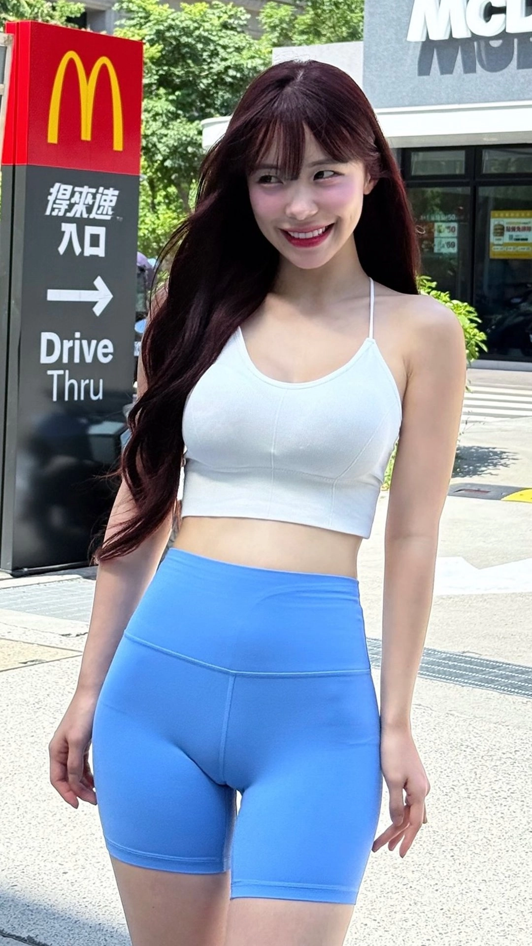 이다혜 도끼자국 숏레깅스 밀착에 앞라인 선명하게 파였다