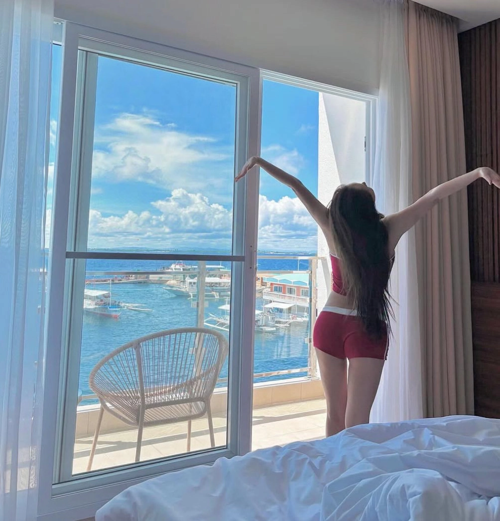브브걸 민영, 새빨간 핫팬츠