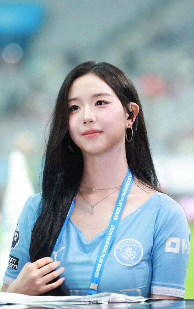채연 맨시티 유니폼 핏