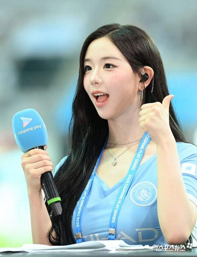 채연 맨시티 유니폼 핏