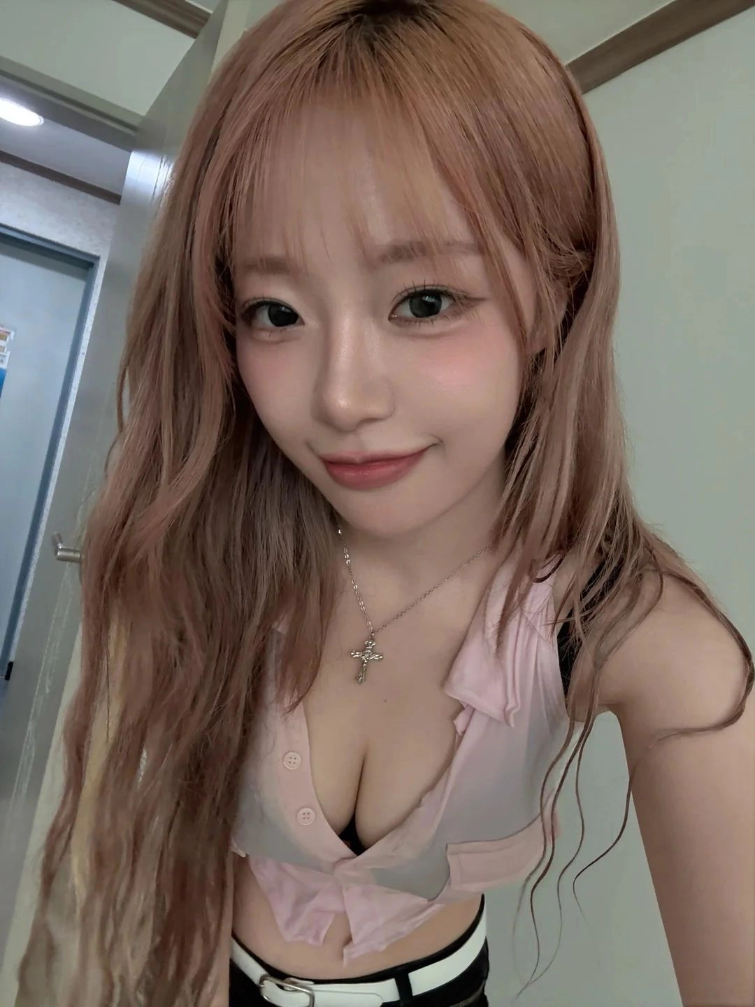 지지원 핑크 셔츠 폼 미쳤다