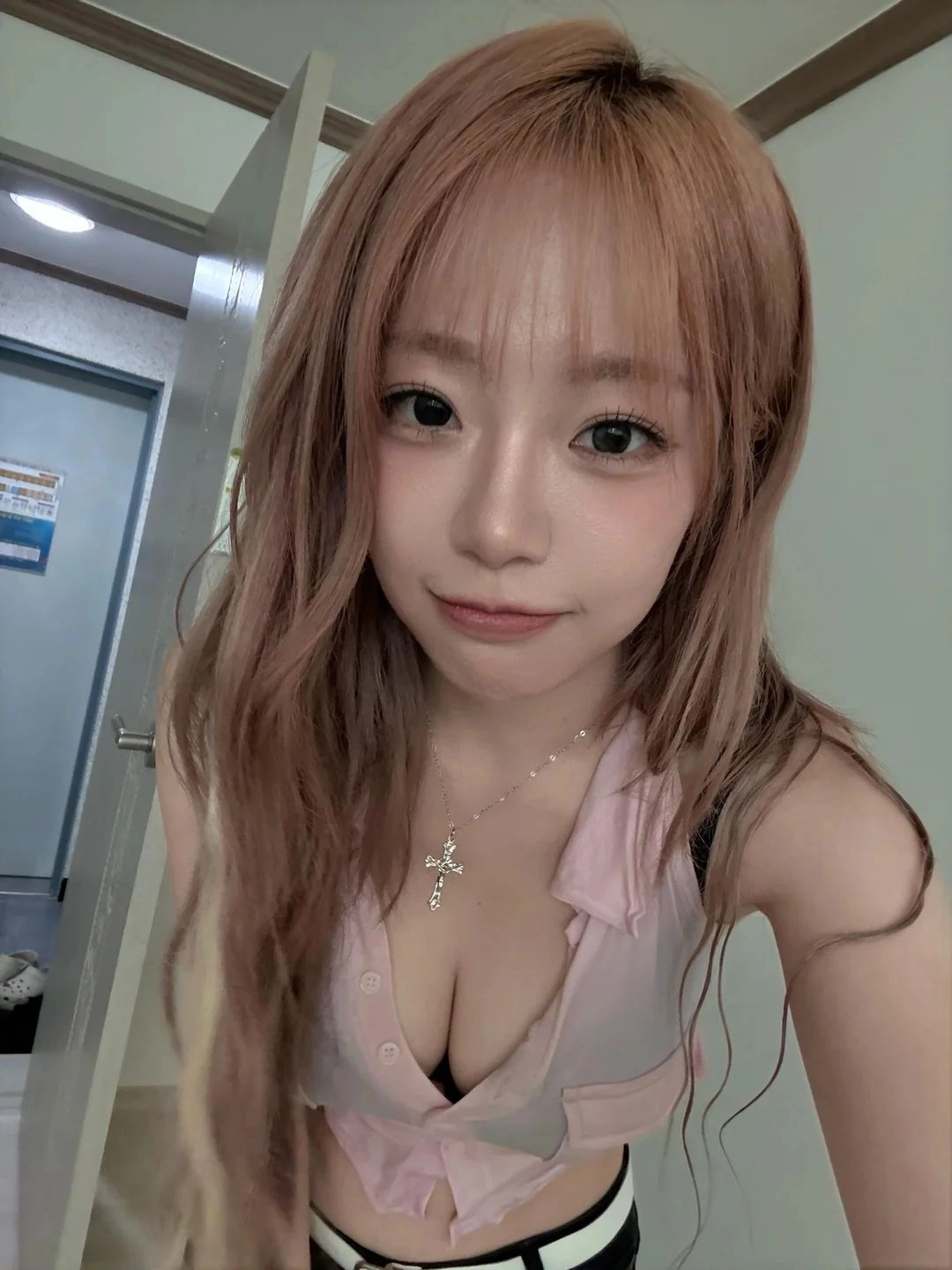 지지원 핑크 셔츠 폼 미쳤다