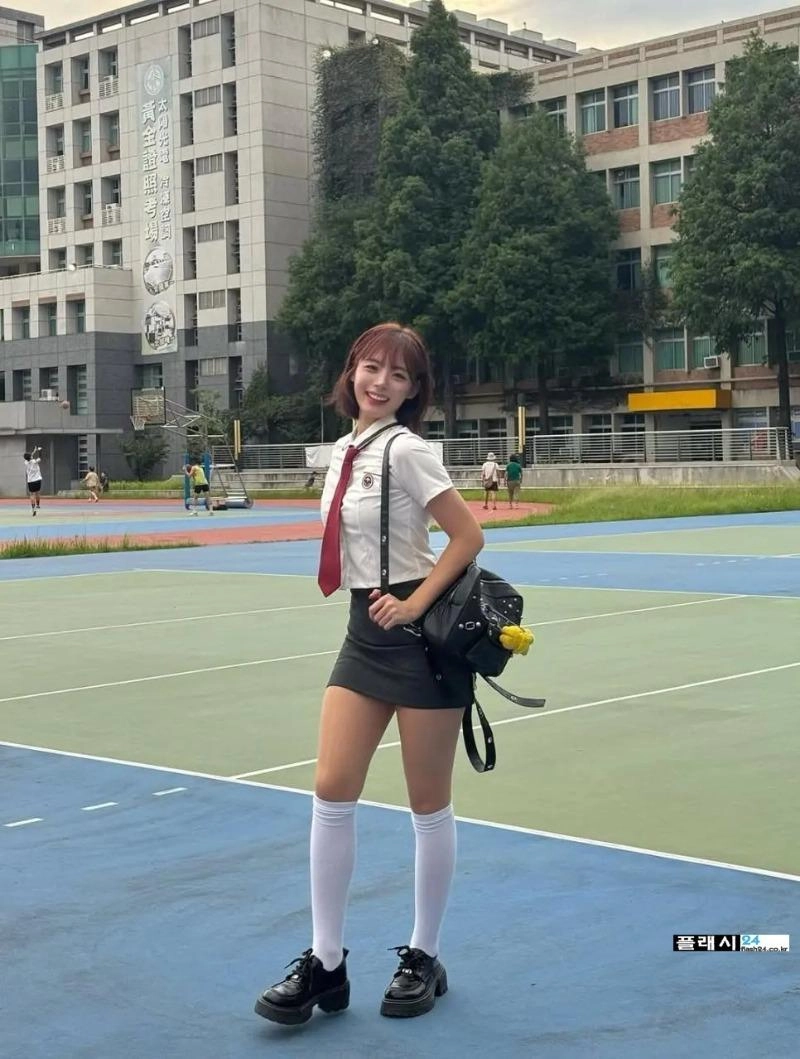 하지원 치어리더 스쿨룩 허벅지