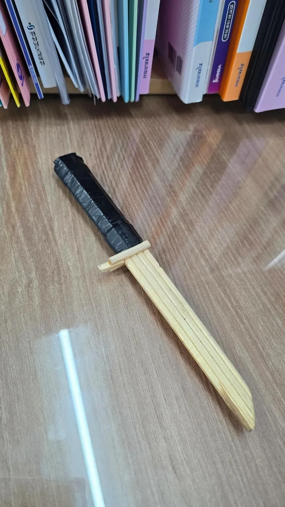 중1 과학 수업 중 압수품