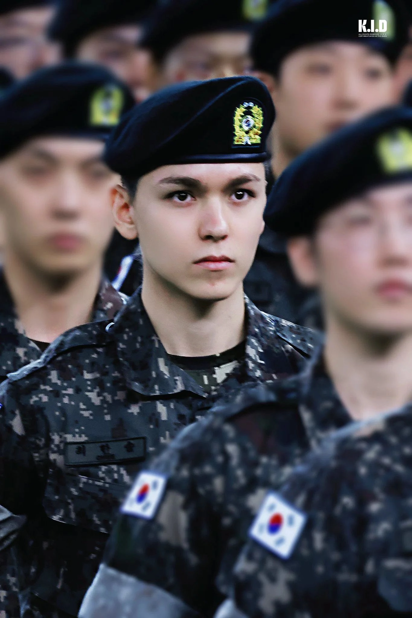 아이돌 중 복수국적자로서 최초의 군복무