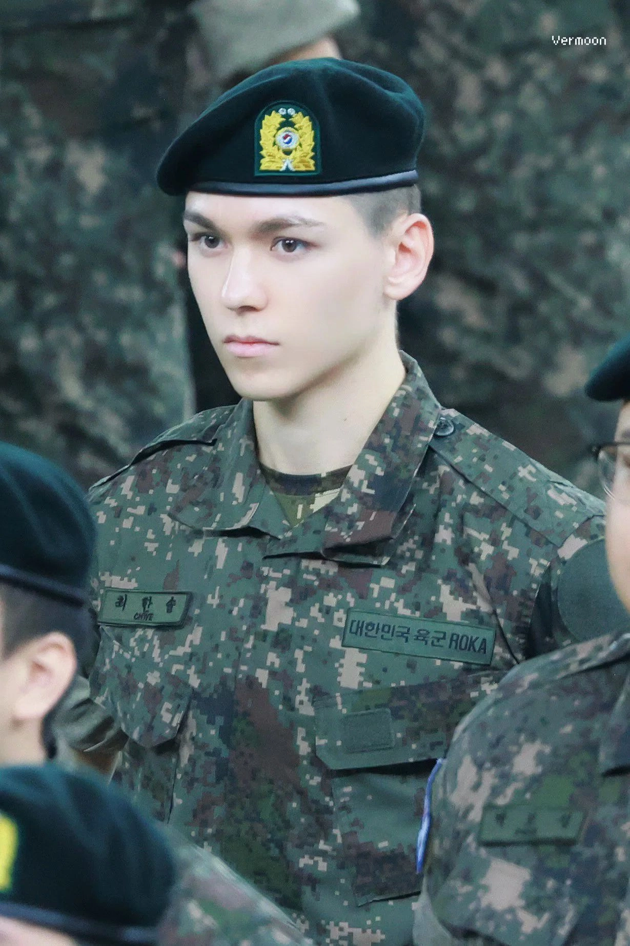 아이돌 중 복수국적자로서 최초의 군복무