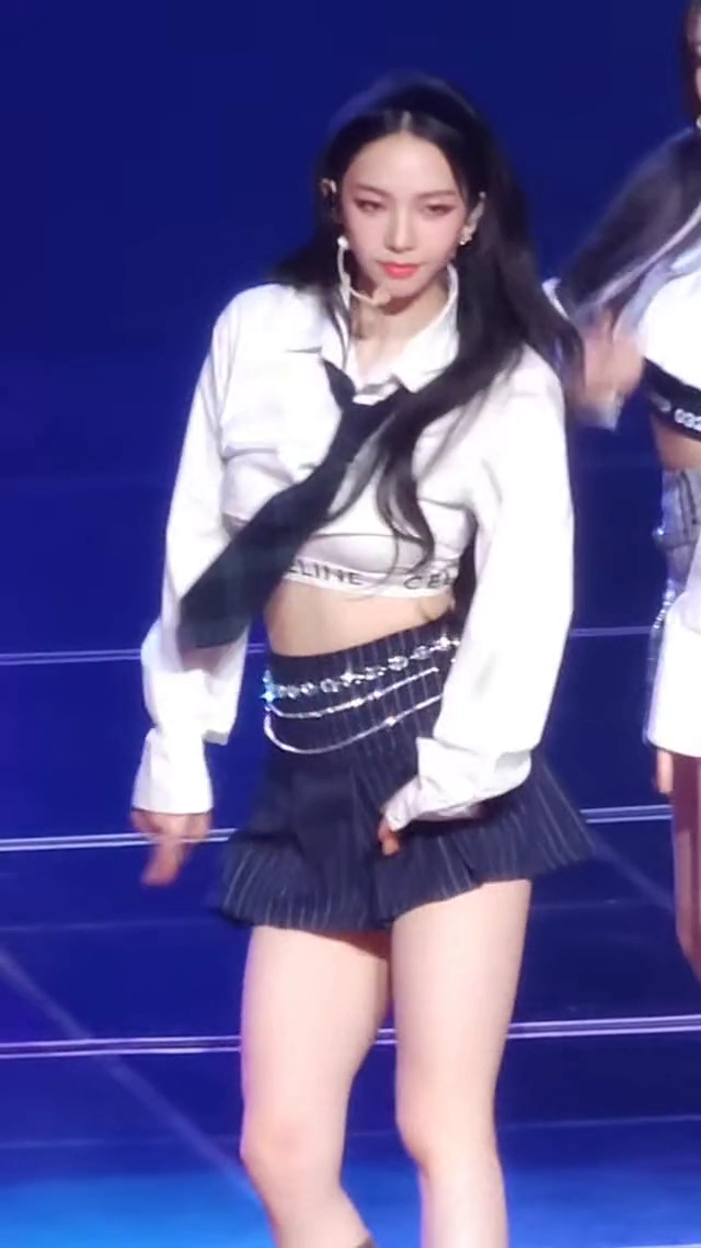 아쉬운 카리나 언더붑 패션