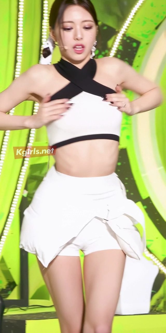 ITZY 유나 적나라한 도끼 자국 ㄷㄷㄷ