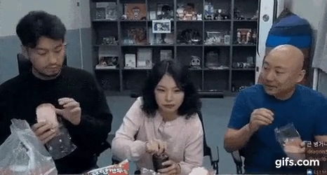 필사적으로 모른척하는 유부남들