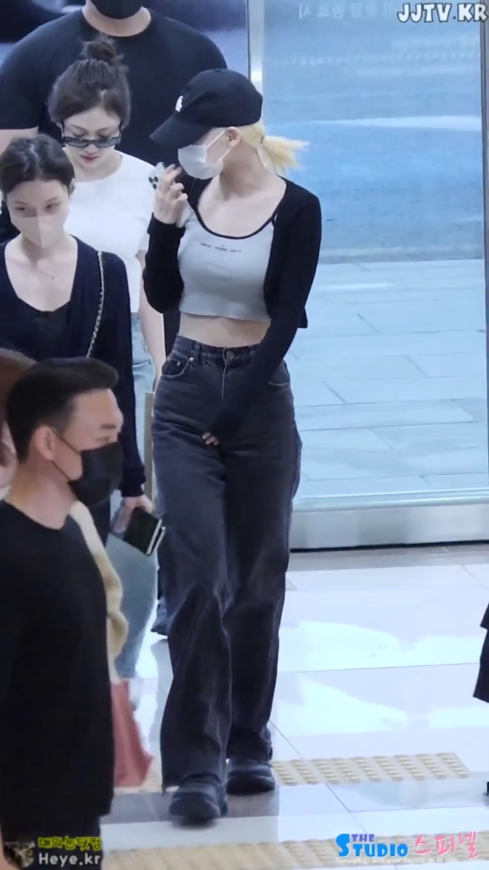 묵직함을 가릴 수 없는 카리나