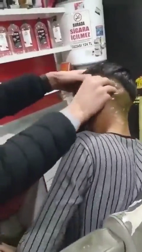 왁싱샵을 잘못 찾은 남자