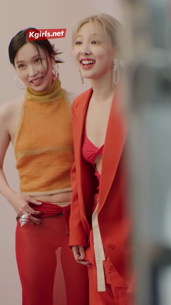트와이스 나연 언더붑이 살짝 보이는 패션