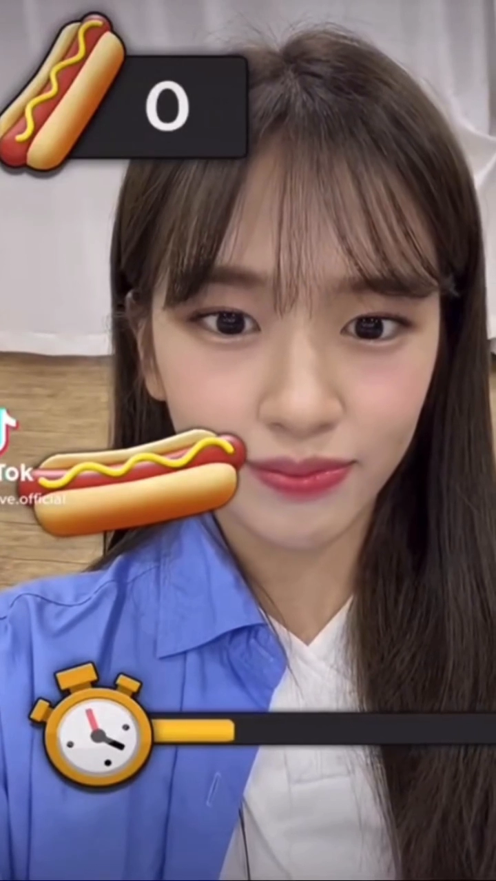 핫도그 먹고 얼굴에 살찌는 안유진 ㅋㅋ