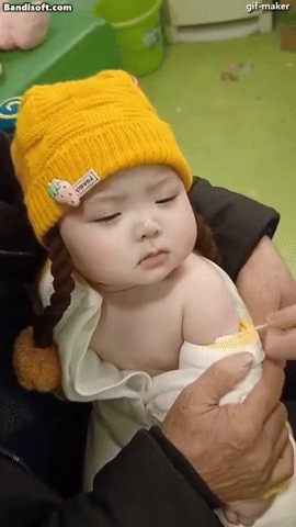 주사 처음맞는 아기 반응