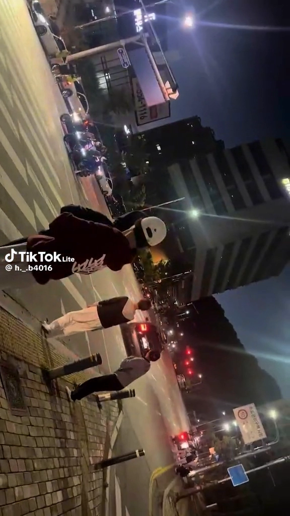 이건 영화 찍는것두 아니구 왜그러냐