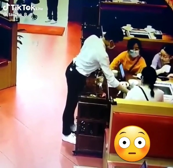이 직원은 월급 두배줘야 하지않나?