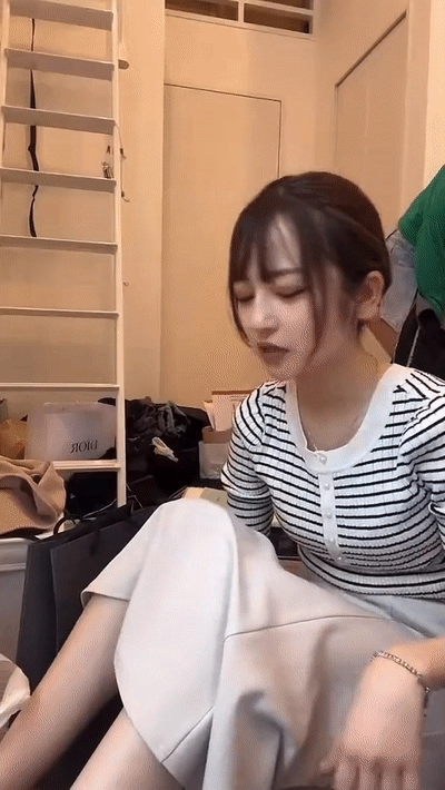 치마입고 움직일땐