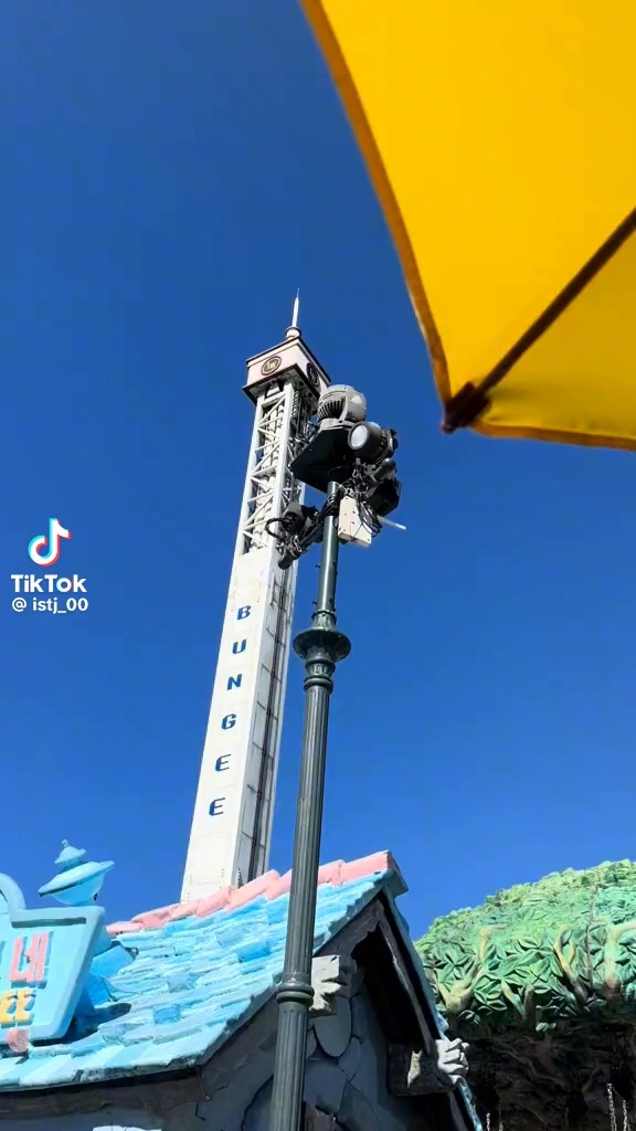 롯데월드 상공에 이거 뭐지?