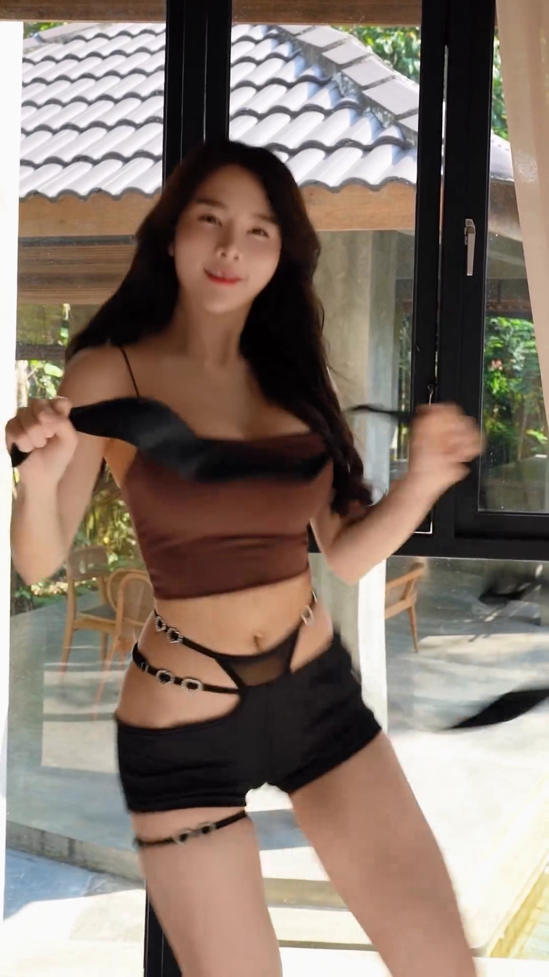 ㅂㅈ 꽉끼는 속옷입고 웨이브 타는 상큼한 미소녀
