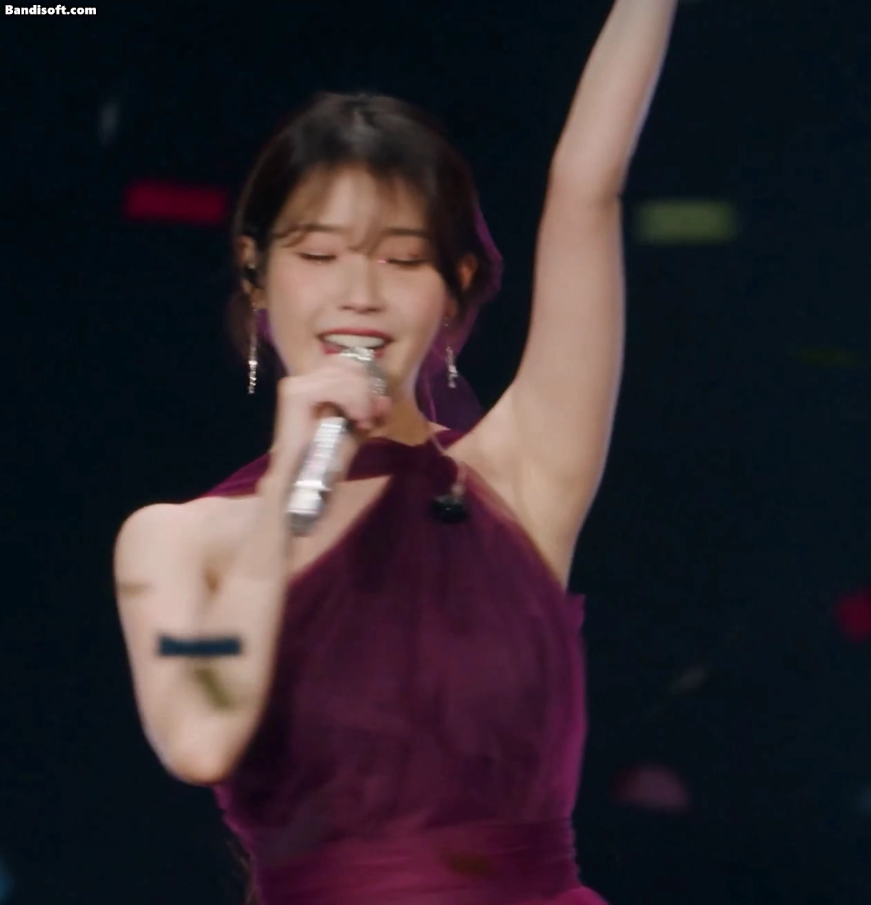 보라색 리본 홀터넥 여신의상 아이유 뽀얀 야드랑이