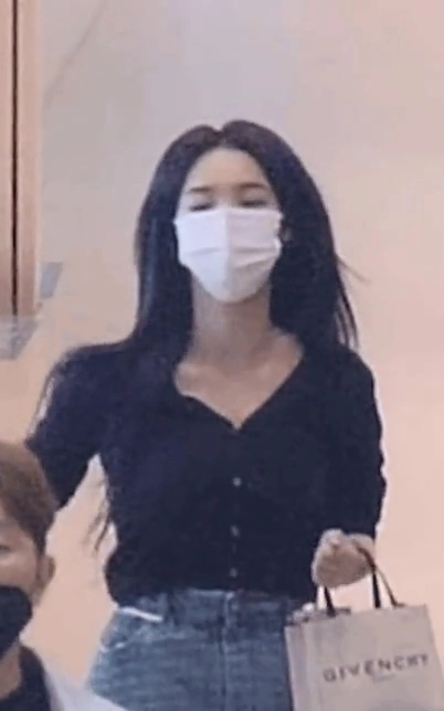 카리나 요동치는 미드 반동을 이기지 못해 터져버린 단추