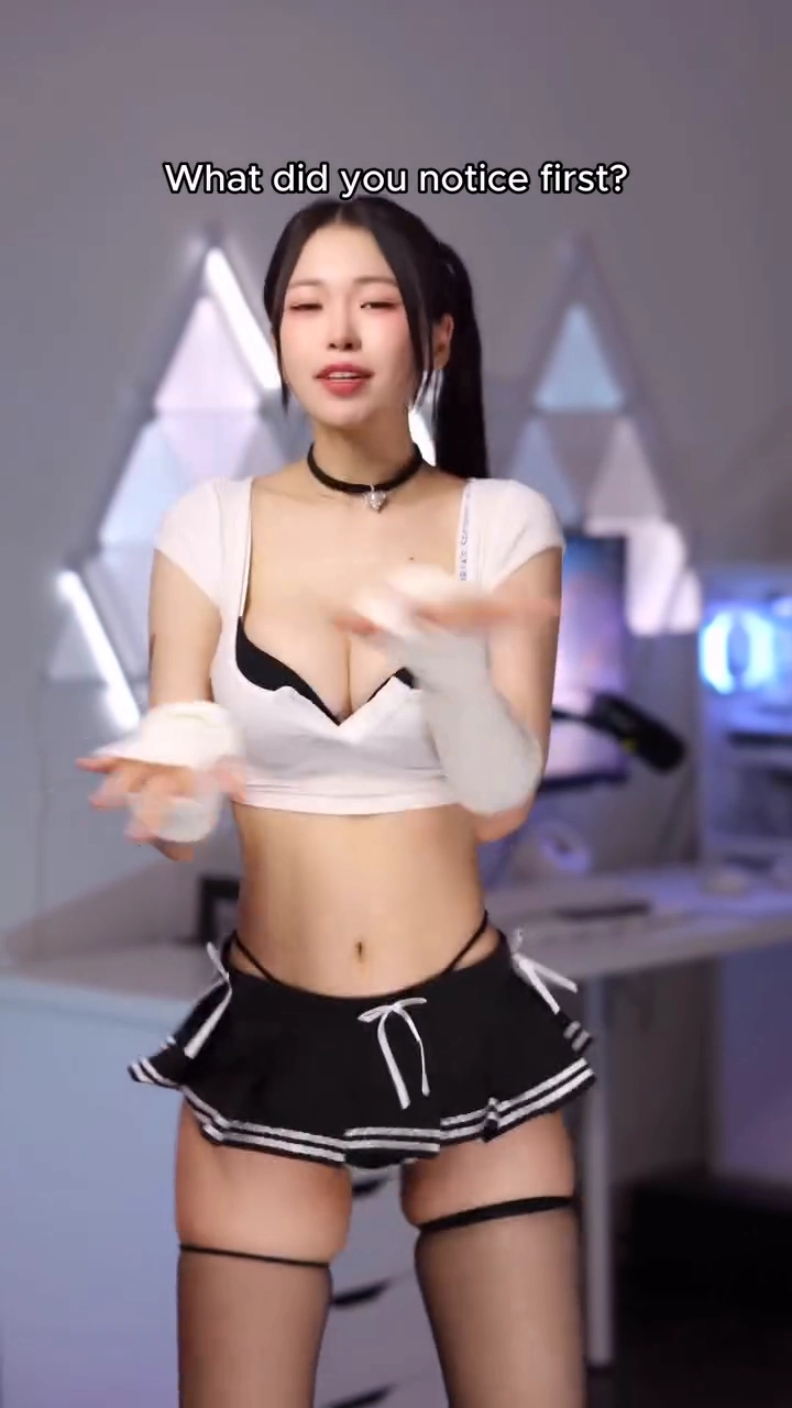 출렁거리는 빨고 싶은 윗슴 메리올 찬