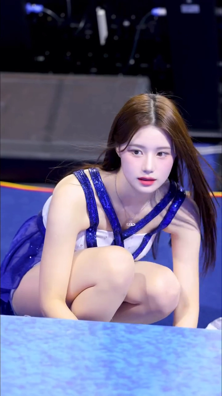 슬렌더 몸매 꽉끼는 응원복 아이돌 외모 이예빈 치어리더