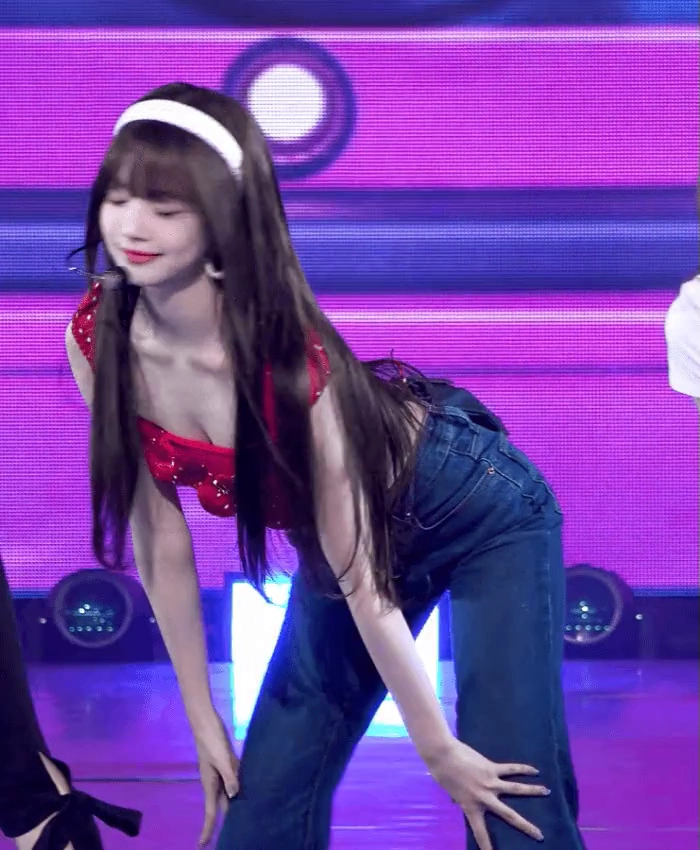 르세라핌 홍은채 윗슴골 움짤