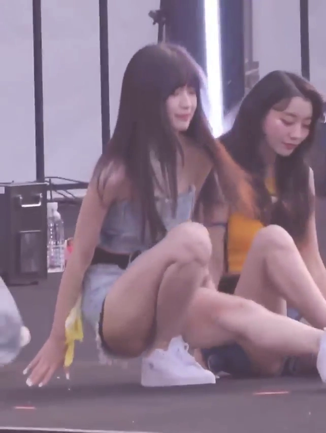 오마이걸 아린 엉밑살 제대로 잡힌 역대급 착샷