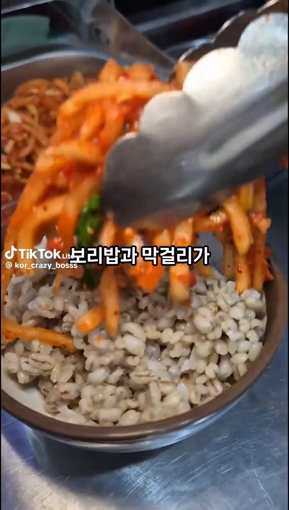 냉면 시키면 술이 공짜?