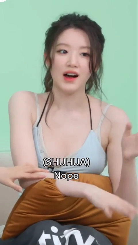 아이들 슈화 니플패치 실루엣 비친 끈나시