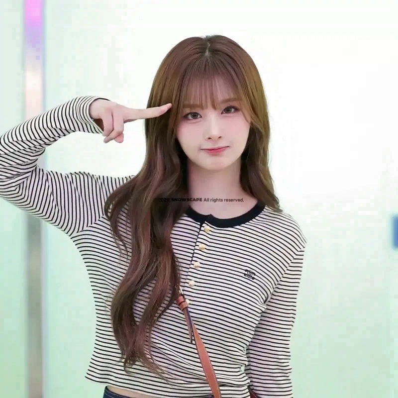설윤 앞머리 변화에 공항패션까지 귀여움 폭발