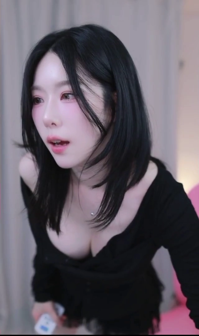 기래민 엉밑살 쏟아지는 프릴치마 트월킹