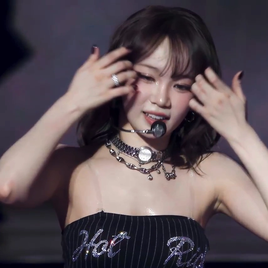 김채원 윗슴 젖은 광택 실시간 직캠 난리