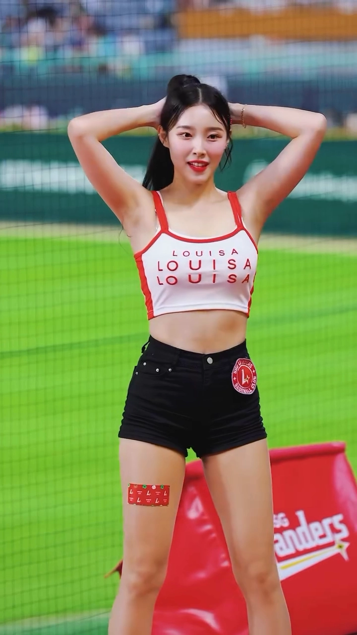 치어리더 이수진 야드랑이 결까지 드러난 스트레칭 유도 모먼트