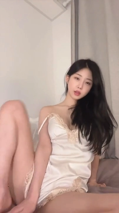 묘정 쩍벌 자세 상상하게 하는 몸부림