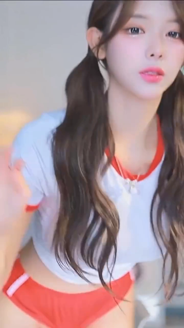 혜밍 엉밑살 강조된 부르마 착장 터미널 리액션